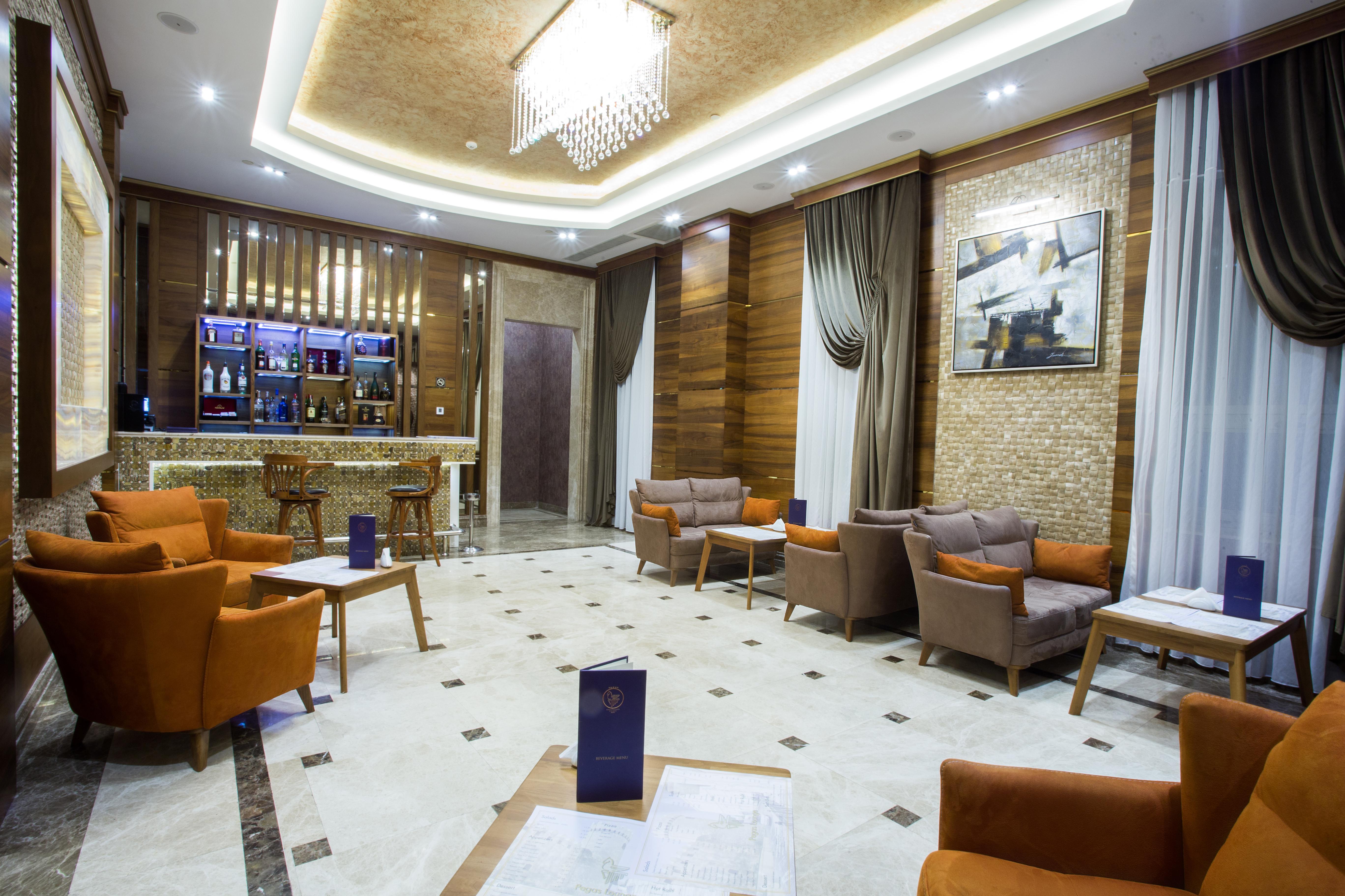 Renaissance Palace 4*
