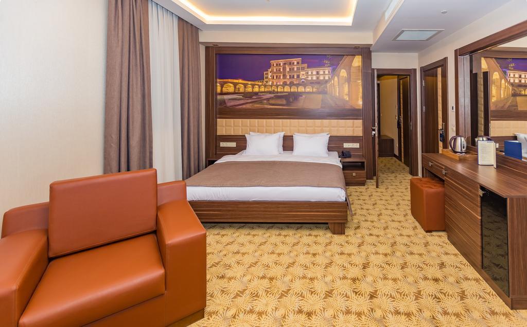 Renaissance Palace 4* Bakü