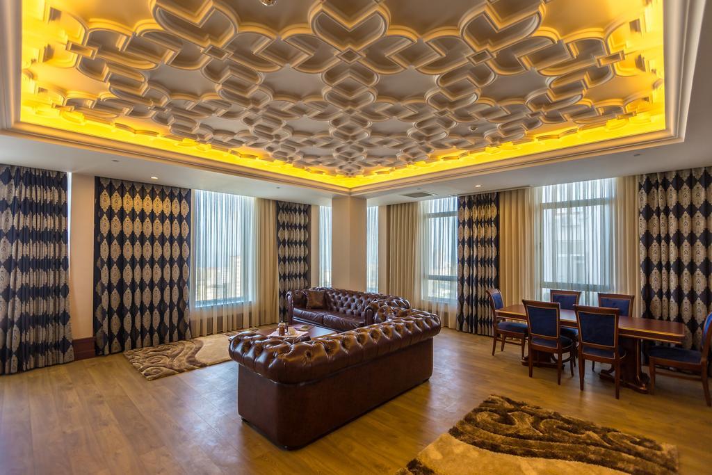 Renaissance Palace 4*