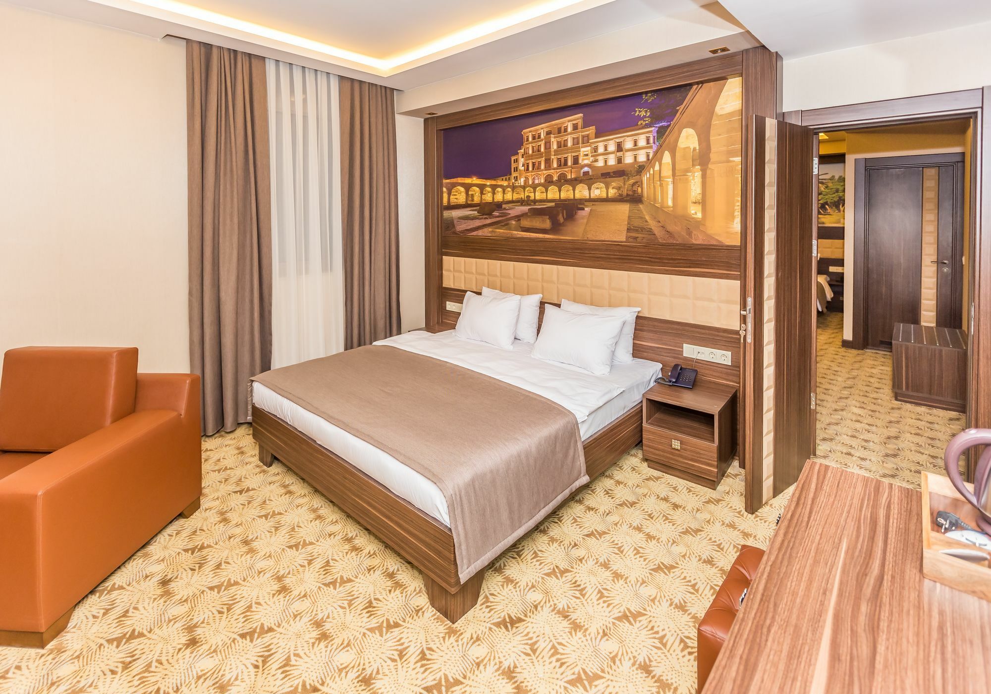 Renaissance Palace Otel 4*